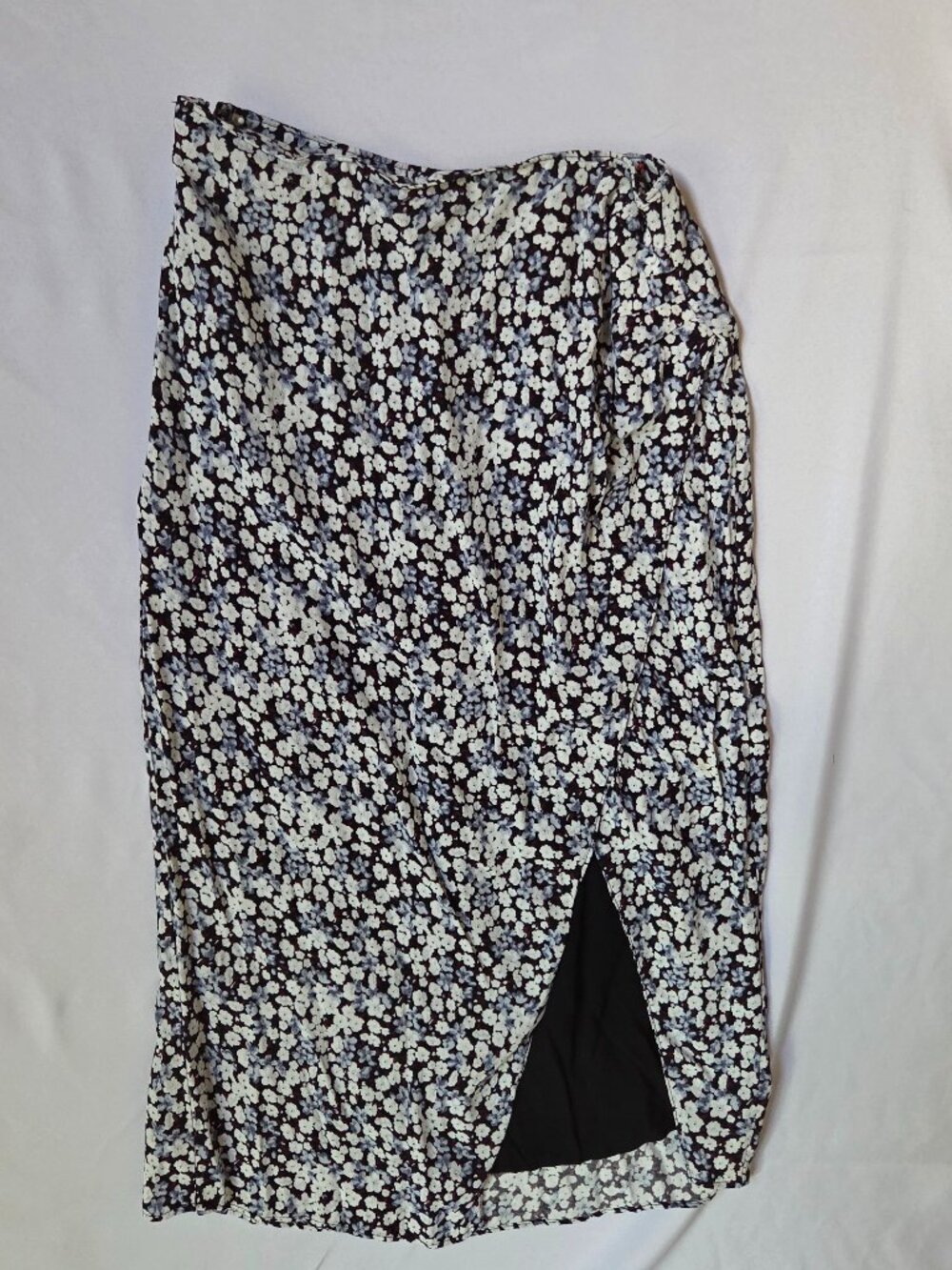 Abercrombie & Fitch Ditsy Floral Midi Skirt — Black/White